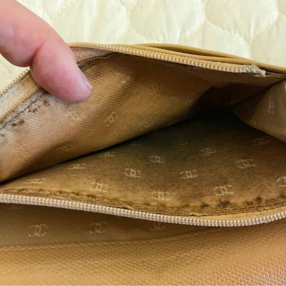 CHANEL leather wallet